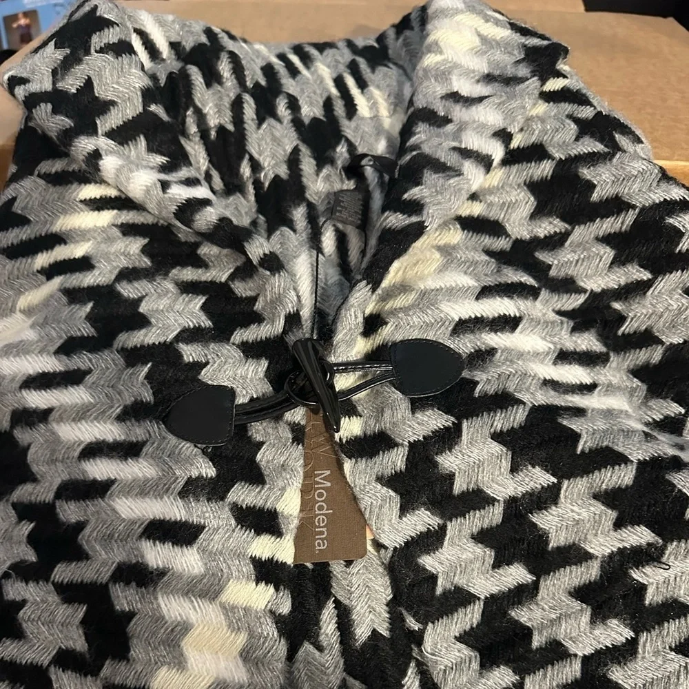 4/$25**New Modema NY Woven Plaid Cape Wrap Black, White & Gray